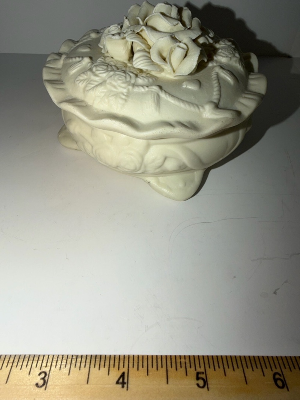 Vintage White Bisque Porcelain Footed Trinket Box - Picture 6 of 11